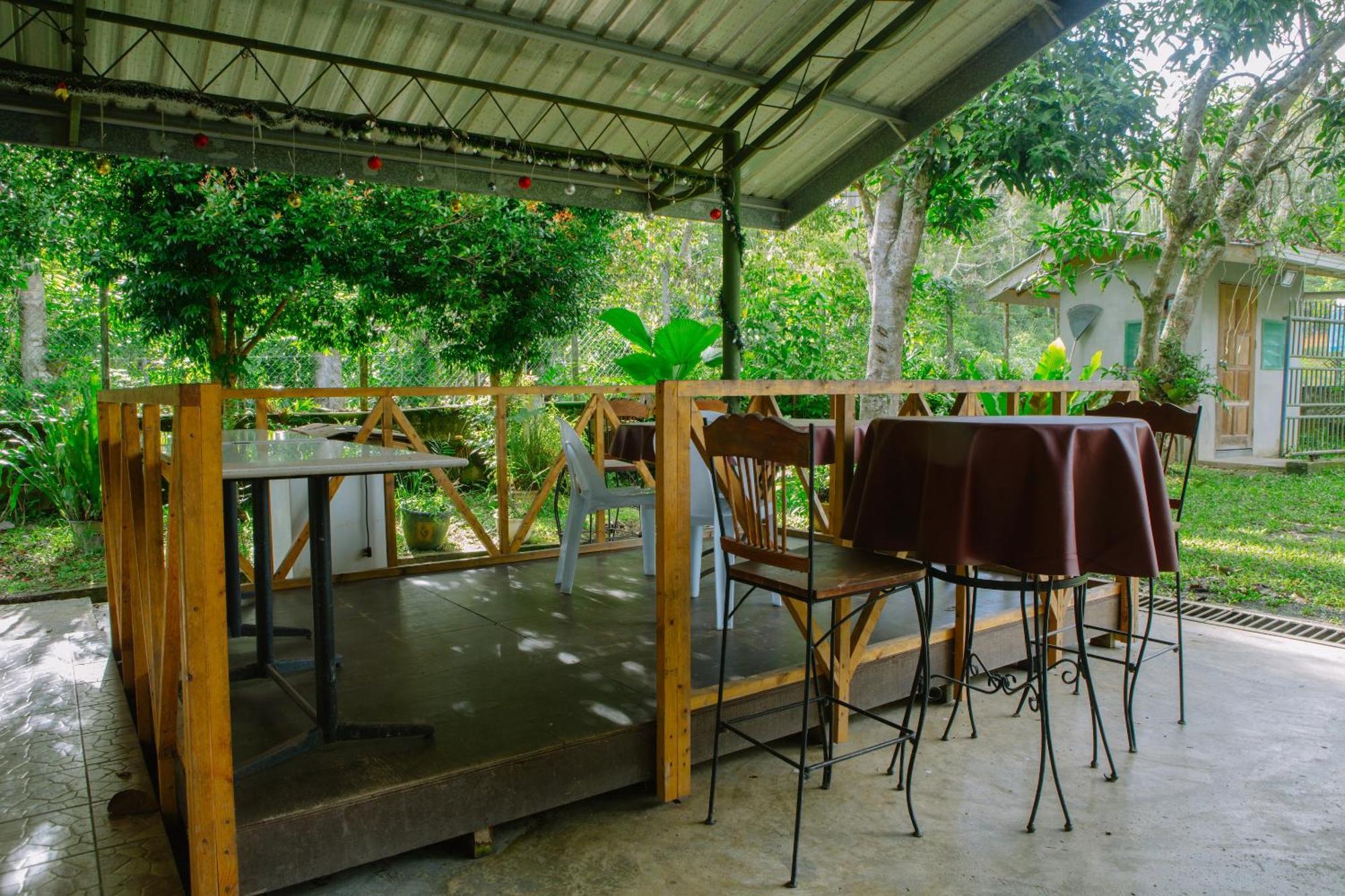 Oyo 90037 The 7 Lodge Tambunan Exterior photo